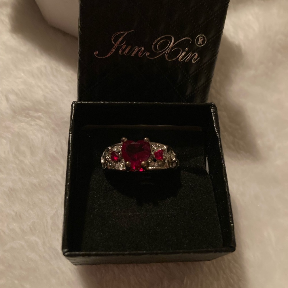 JUN XIN -NIB size8 1/2-9 Heart Shaped Ring